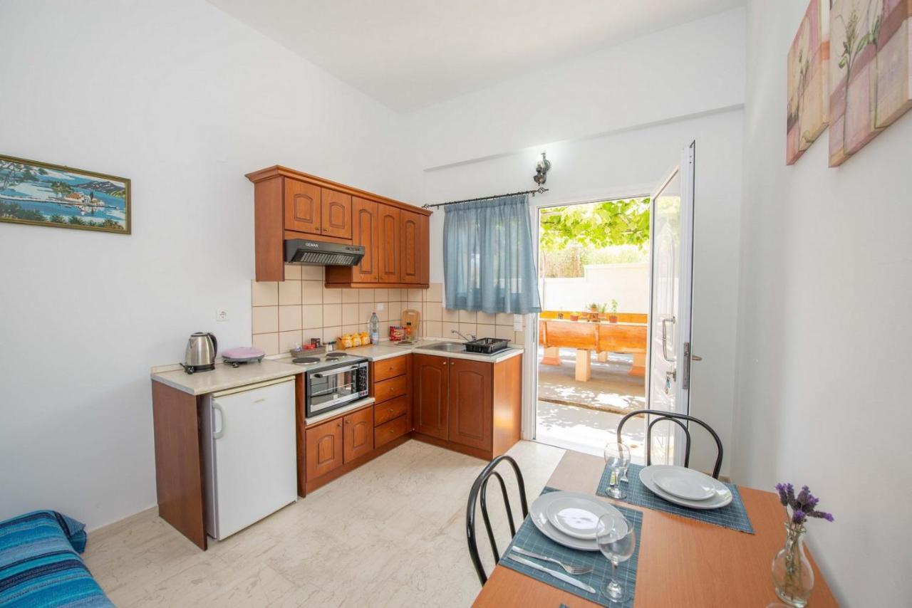 Astrakeri Lena'S Apartments מראה חיצוני תמונה